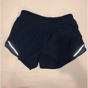 SIZE 10 4IN NAVY LULULEMON HOTTY HOT